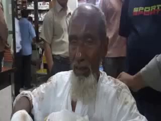 আহত এক বৃদ্ধ বাবার সাক্ষাতকার